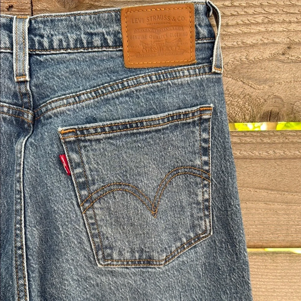 Levi's Wedgie Women’s Blue Jeans - Picture 7 of 7